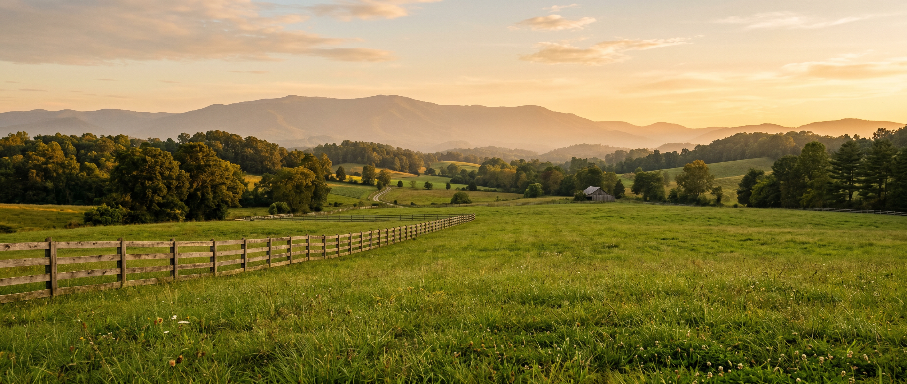 Rolling fields and mountains in Middle Tennessee